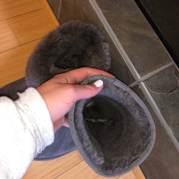 Tall grey classic Uggs - Picture 2 of 4